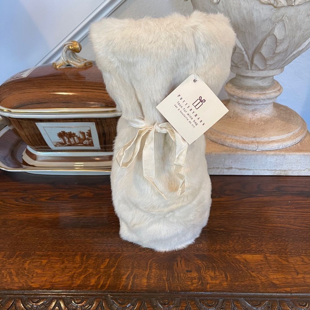 Pottery Barn Christmas New Year Faux Fur Cream Color elegant Wine Bag NWT